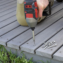 ¿Cómo instalar un piso deck de madera?
