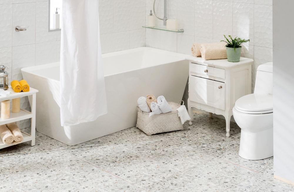 Baños con tonalidades blancas